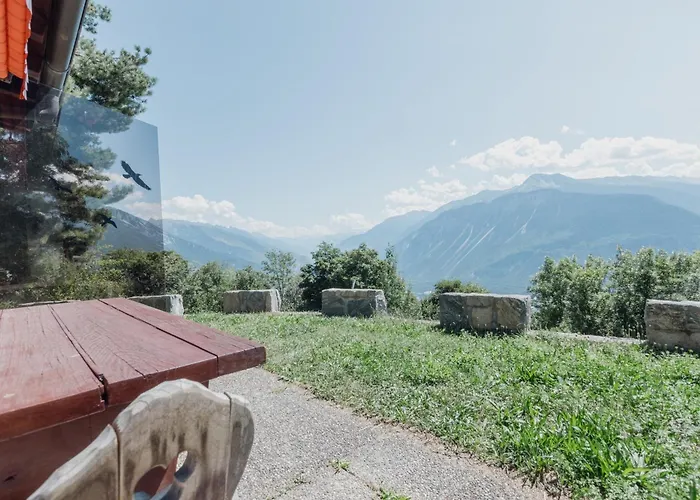 Magnifique Mitoyen Avec Vue Sur Les Montagnes